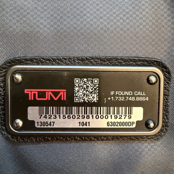 Tumi Black Leather Men's Messenger Bag - Picture 8 of 10
